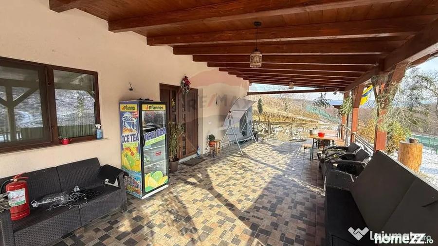 Casă cu 4 camere cu Teren 2700 Mp în Coțofănești