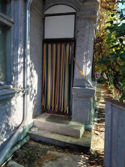 Casă individuală cu 3 camere cu Canalizare în Central