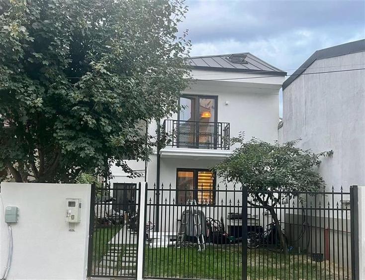 Casă individuală cu 5 camere cu Teren 173 Mp în Polonă