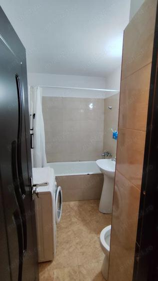 Apartament cu 3 camere semidecomandat, mobilat în Central