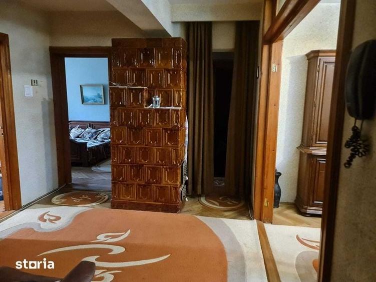 Apartament cu 4 camere decomandat în Central