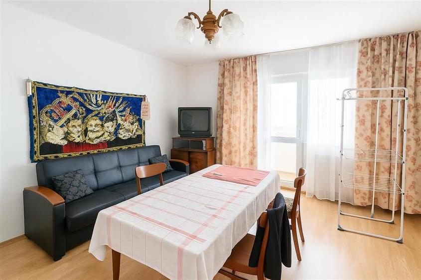Apartament cu 4 camere decomandat în Nufărul