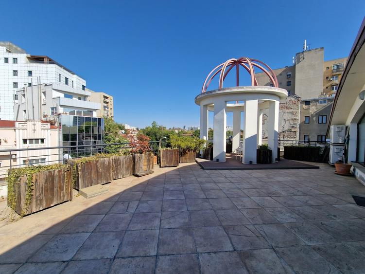 Apartament cu 4 camere decomandat în Cotroceni