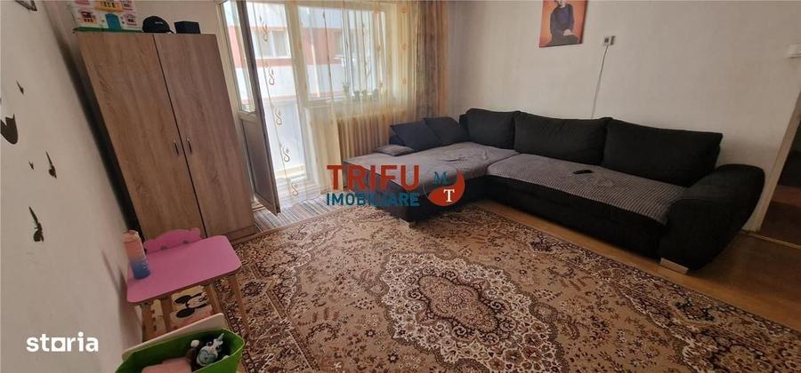 Apartament cu 3 camere semidecomandat în Cetate