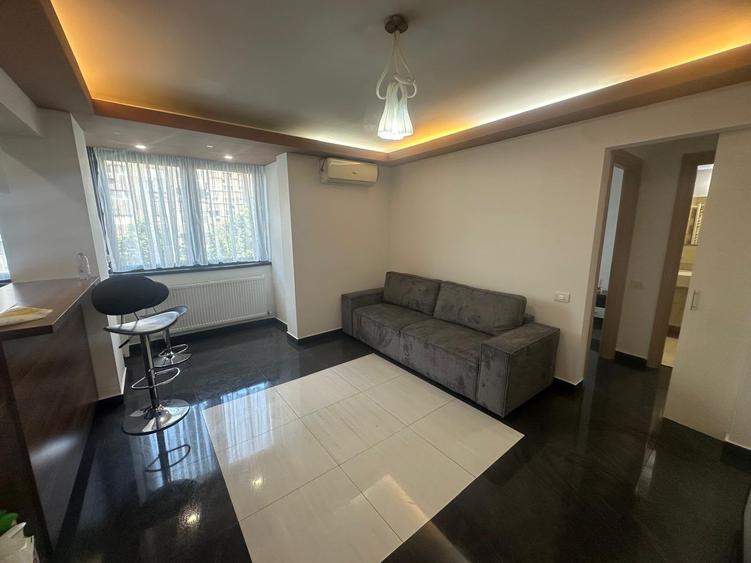 UNIVERSITATE, BD. N. BALCESCU LANGA METROU, AP 2 CAM, ACUM RENOVAT, MOBILIER NOU - 1