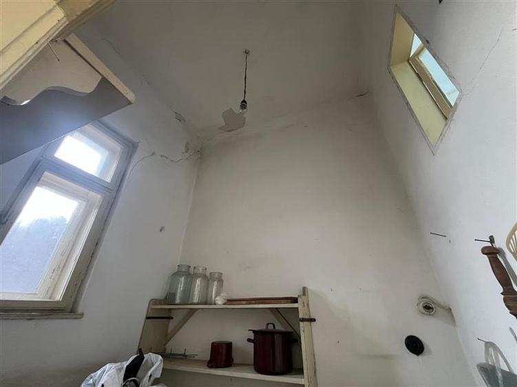 Apartament cu 3 camere nedecomandat, mobilat în Central