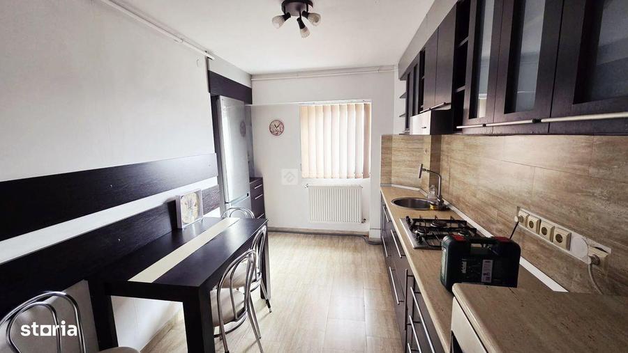 Apartament cu 3 camere semidecomandat, mobilat în Semicentral