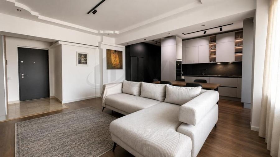 Apartament cu 3 camere semidecomandat în Băneasa