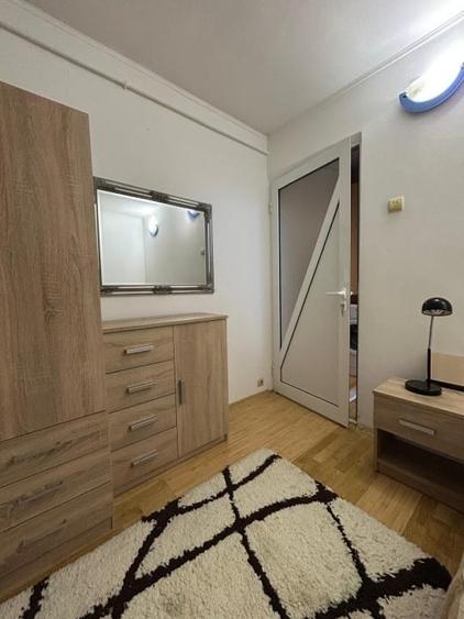 Apartament cu 3 camere semidecomandat, mobilat în Dacia