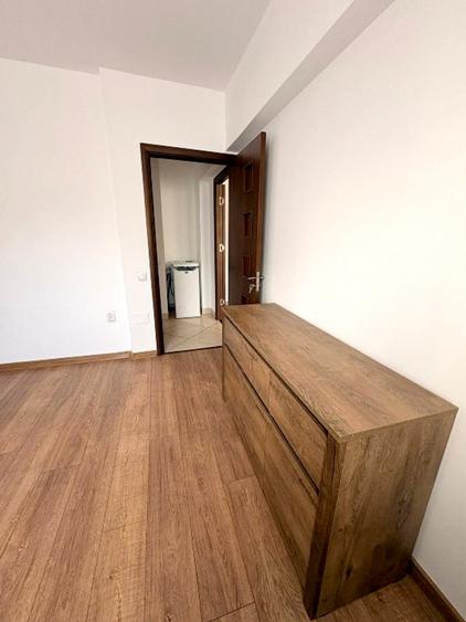 Apartament cu 4 camere semidecomandat, mobilat în Drumul Taberei
