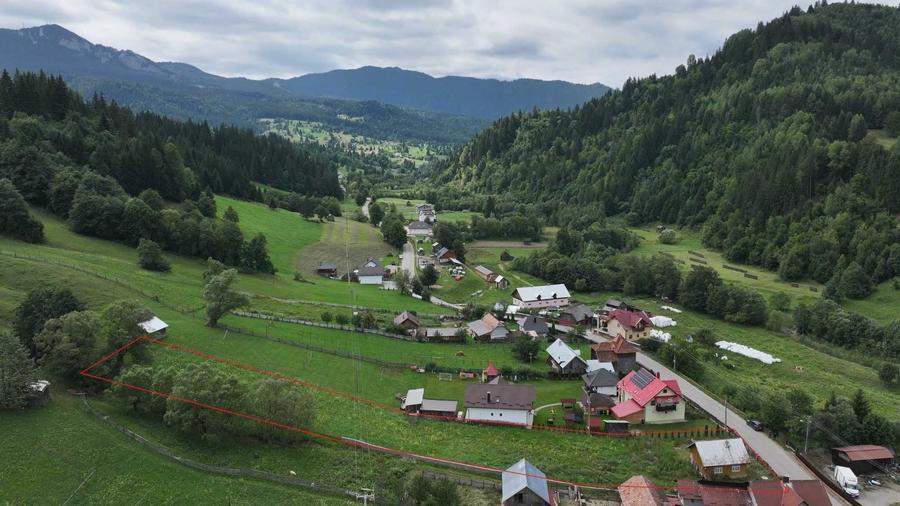 Teren 2.870 mp langa Partia Rarau, 2.310 mp intravilan + casa 51 mp - 2