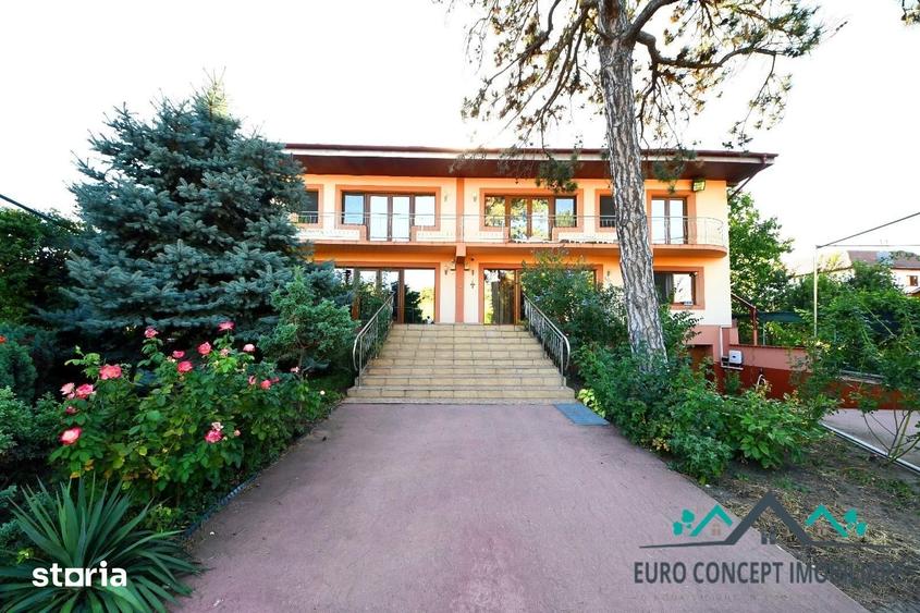 Casă cu Teren 1657 Mp în Central