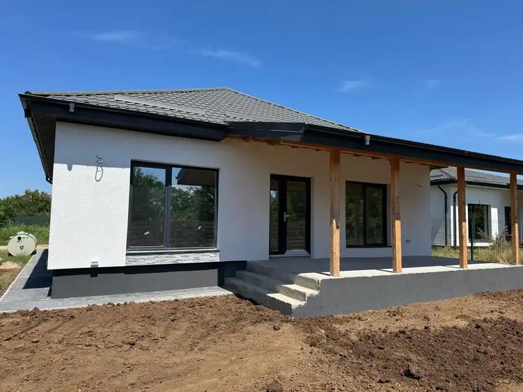 Casă cu 4 camere cu Teren 400 Mp în Crevedia