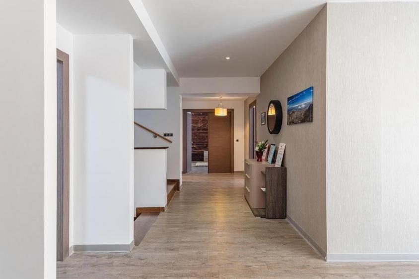 Penthouse cu 4 camere decomandat în Poiana Brașov