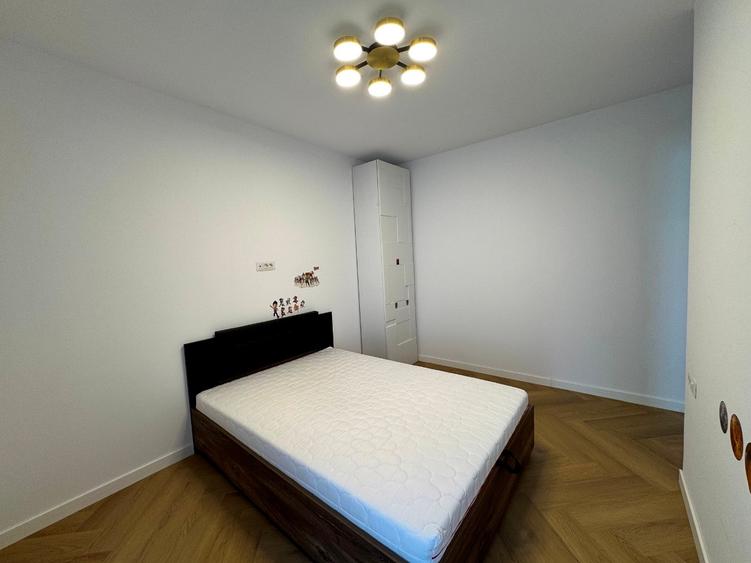 Apartament cu 3 camere decomandat în Barbu Văcărescu