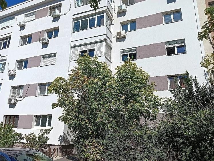 Apartament cu 3 camere decomandat, mobilat în Gorjului