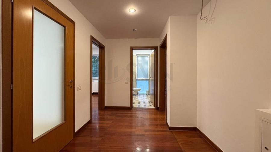 Apartament cu 5 camere decomandat în Primăverii