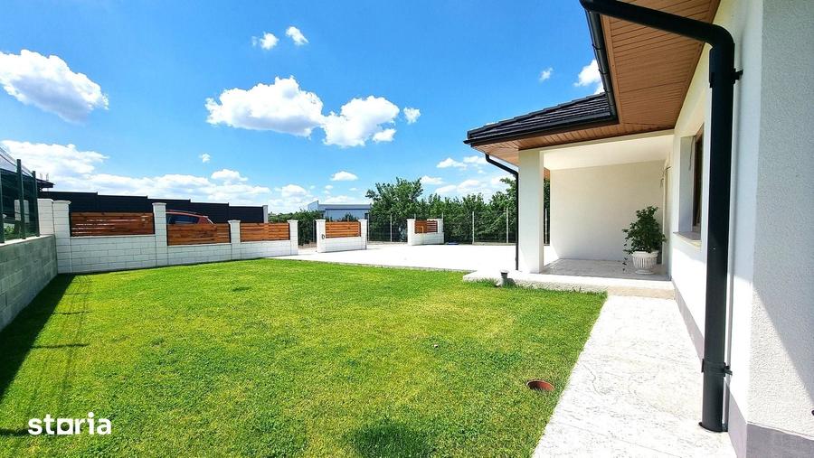 Casă cu 4 camere cu Teren 1000 Mp în Bârnova