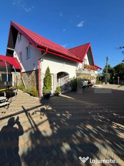 Casă cu 5 camere cu Teren 3600 Mp în Central