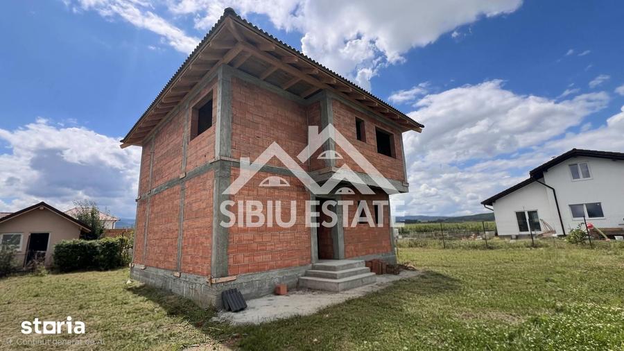 Casă cu 4 camere cu Teren 570 Mp în Cristian