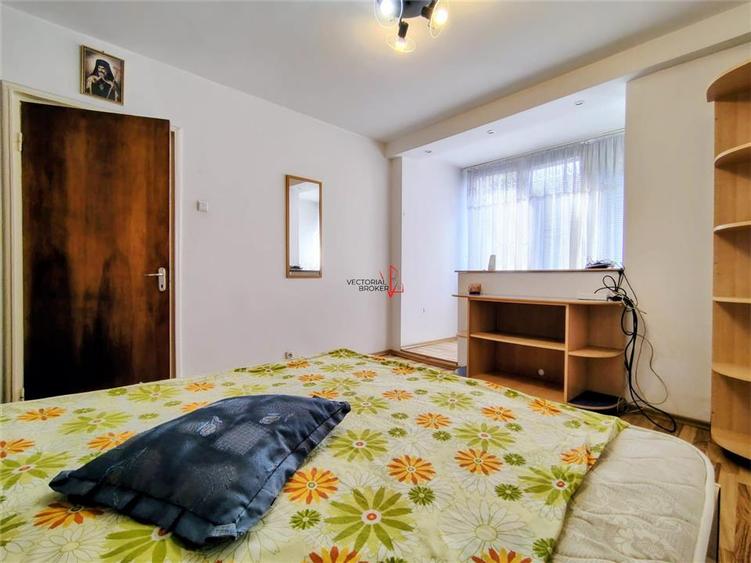Apartament cu 3 camere decomandat, mobilat în Ozana