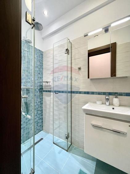 Apartament cu 3 camere de închiriat - 9