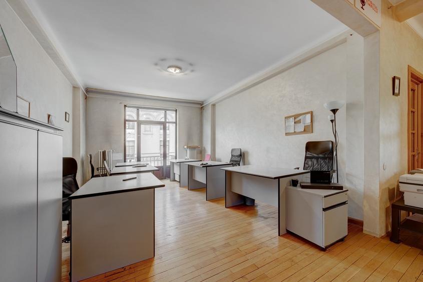 Apartament cu 5 camere decomandat în Cișmigiu