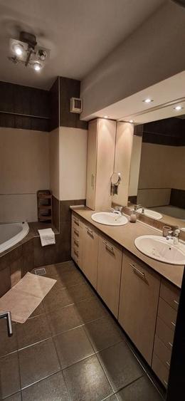 Apartament cu 3 camere decomandat în Dosu Bricii