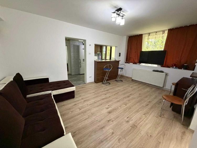 Apartament cu 3 camere semidecomandat în Țiglina 1
