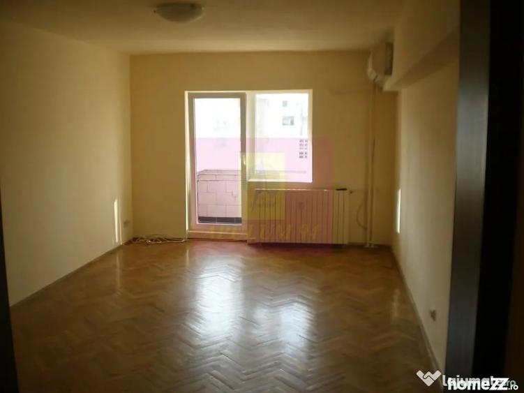 Apartament cu 3 camere decomandat în Decebal