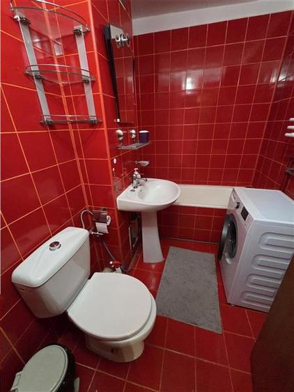 Garsoniera spatioasa de inchiriat str. De Mijloc - 12