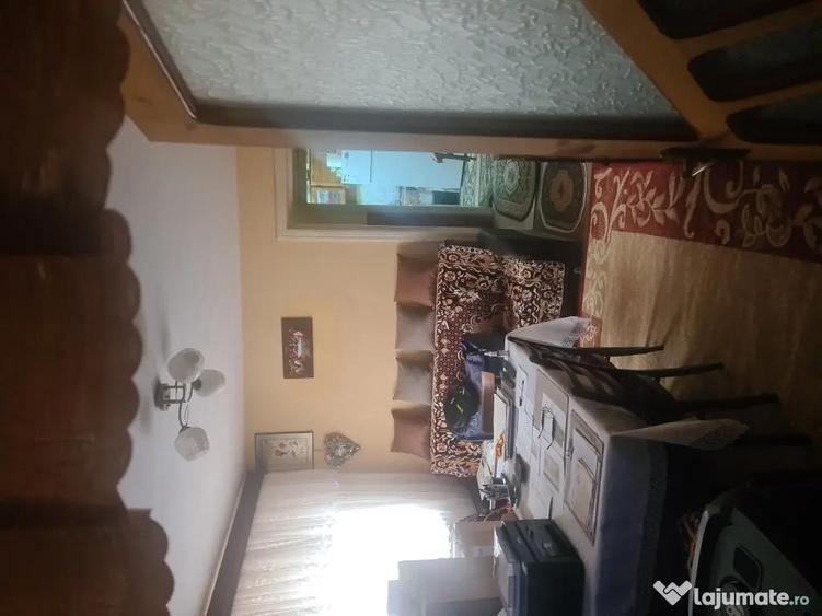 Apartament cu 3 camere semidecomandat în Exterior Vest