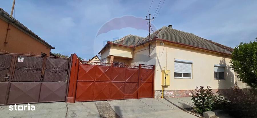 Casă cu 6 camere cu Teren 700 Mp în Central