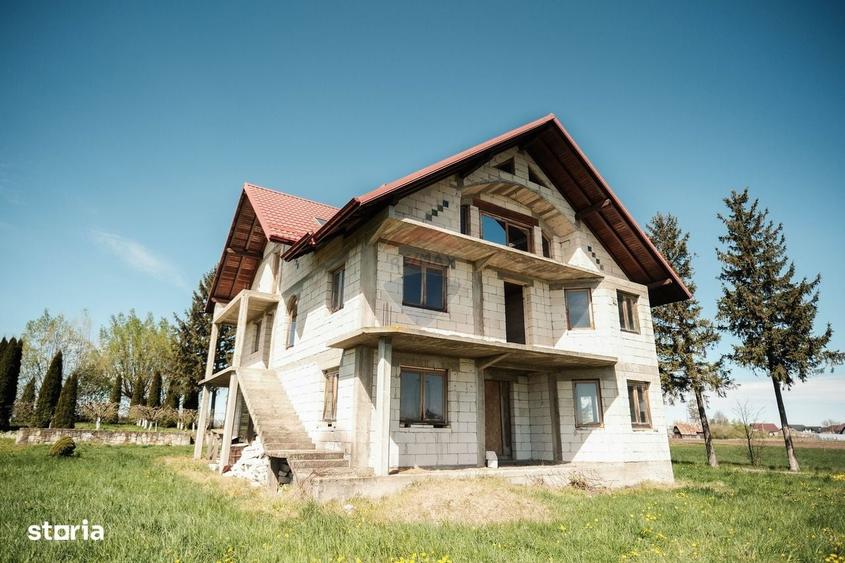 Casă cu 4 camere cu Teren 1674 Mp în Frătăuții Vechi