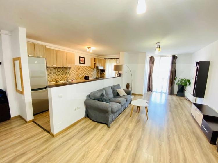 Apartament cu 2 camere semidecomandat, mobilat în Central