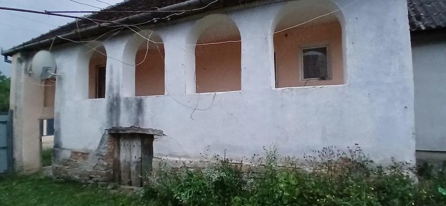 Casă cu 2 camere cu Teren 1800 Mp în Boholț