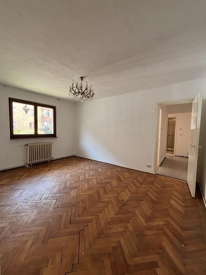 Apartament cu 3 camere semidecomandat în Hipodrom 2