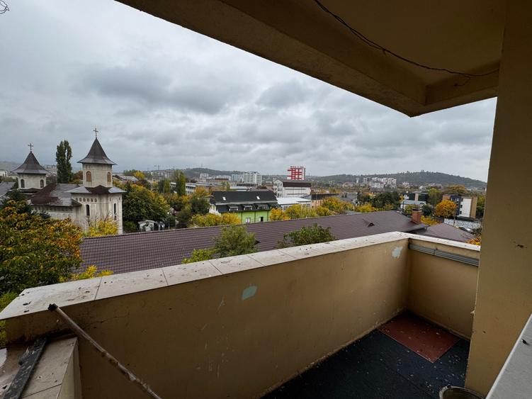 Apartament cu 2 camere decomandat în Podu Roș