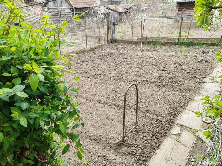 Casă cu 4 camere cu Teren 580 Mp în Central