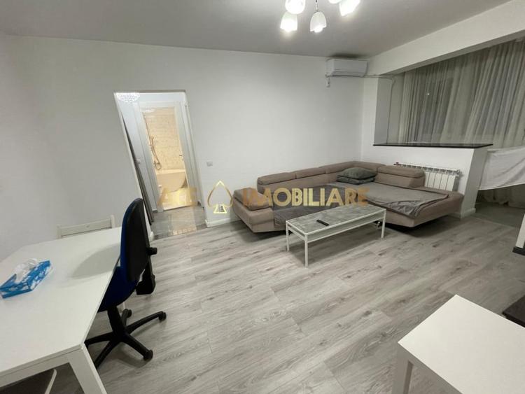 Apartament cu 2 camere decomandat, mobilat în P-ța Victoriei