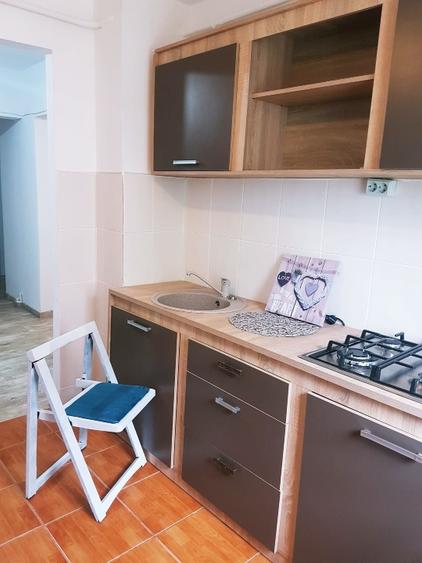 Persoana fizica,  Cameră disponibilă, într-un apartament , zona Dacia. Doar pent - 8