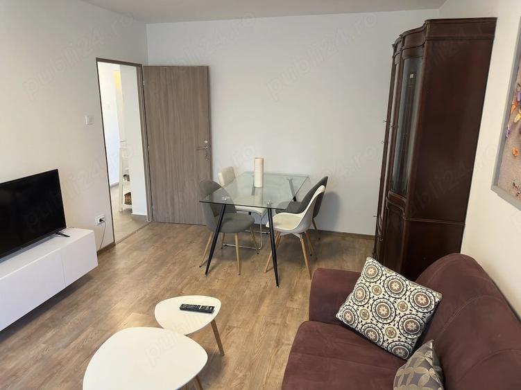 Apartament cu 3 camere decomandat în Medicină