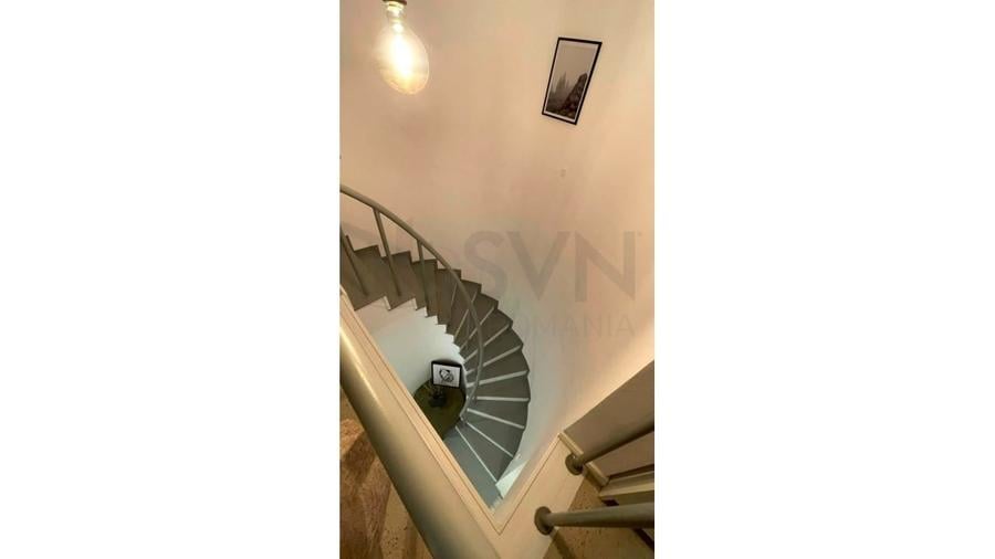 Apartament cu 4 camere decomandat în Polonă