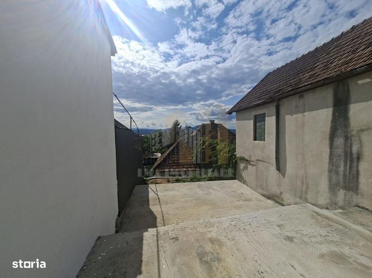 Apartament cu 2 camere semidecomandat în Brașovul Vechi