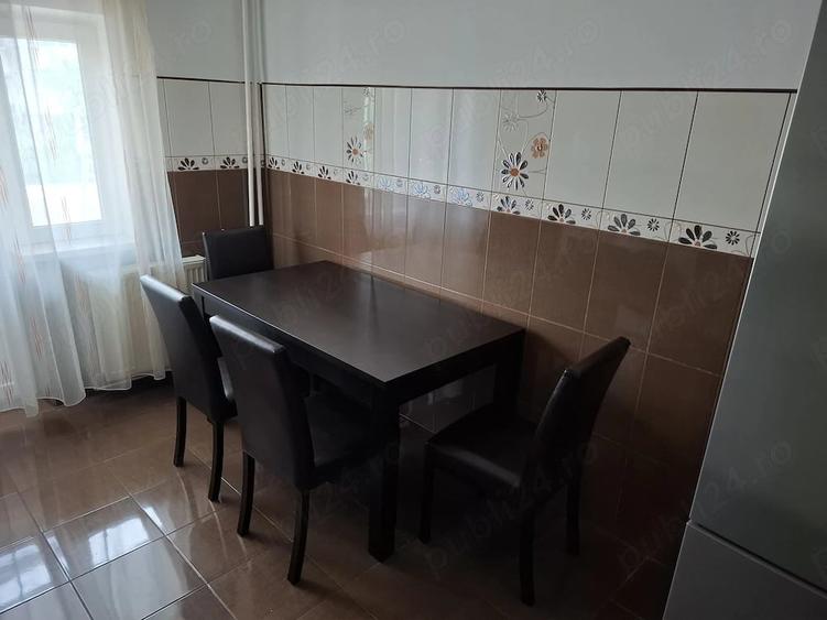 Apartament cu 3 camere semidecomandat în Mărășești