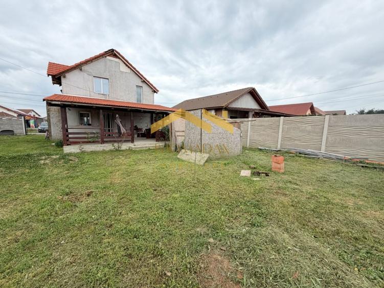 Casă individuală cu 3 camere cu Canalizare în Bucovăț (Remetea Mare)