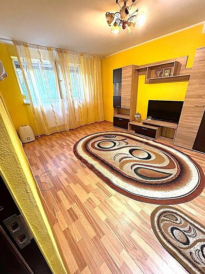 Garsonieră decomandată în Est
