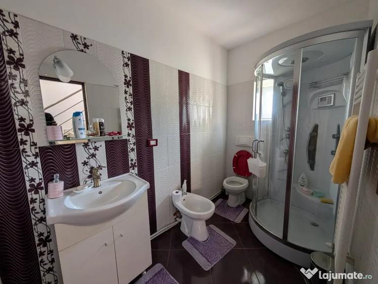 Casă cu 5 camere cu Teren 500 Mp în Lilieci