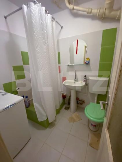 Apartament cu 3 camere semidecomandat, mobilat în Calea București