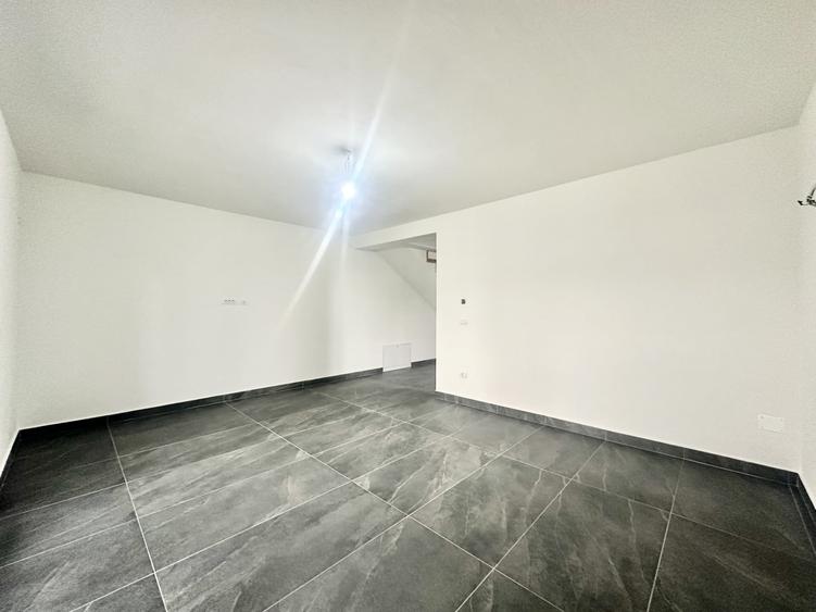 Duplex cu 4 camere cu Canalizare în Moșnița Nouă